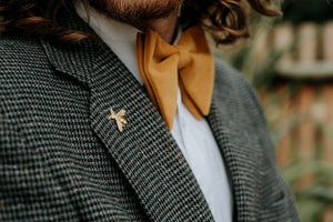 HONEY BEE LAPEL PIN GOLD