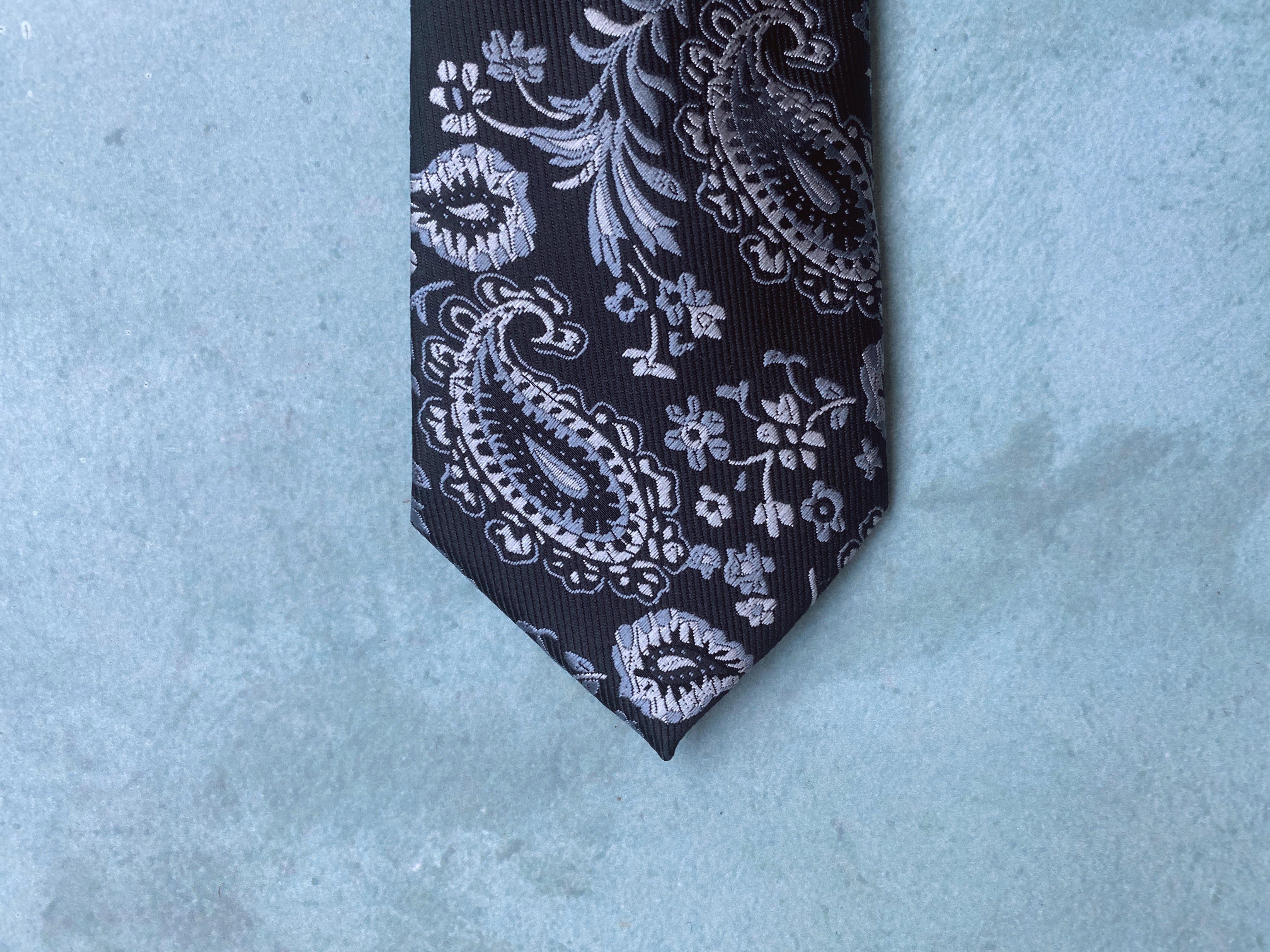 BLACK FLORAL PAISLY SILK FINNISH TIE