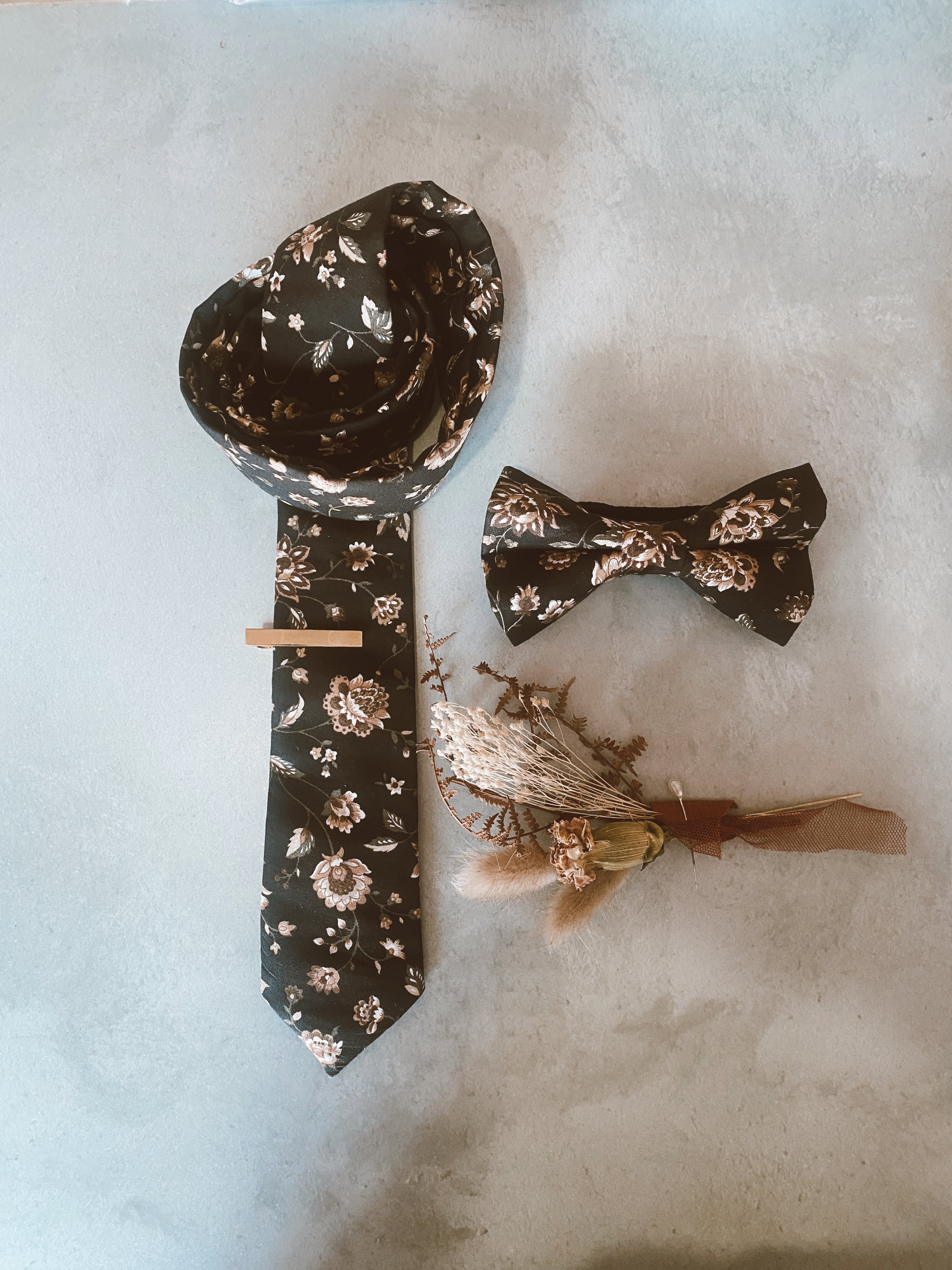 DAINTY BROWN FLORAL BOW TIES