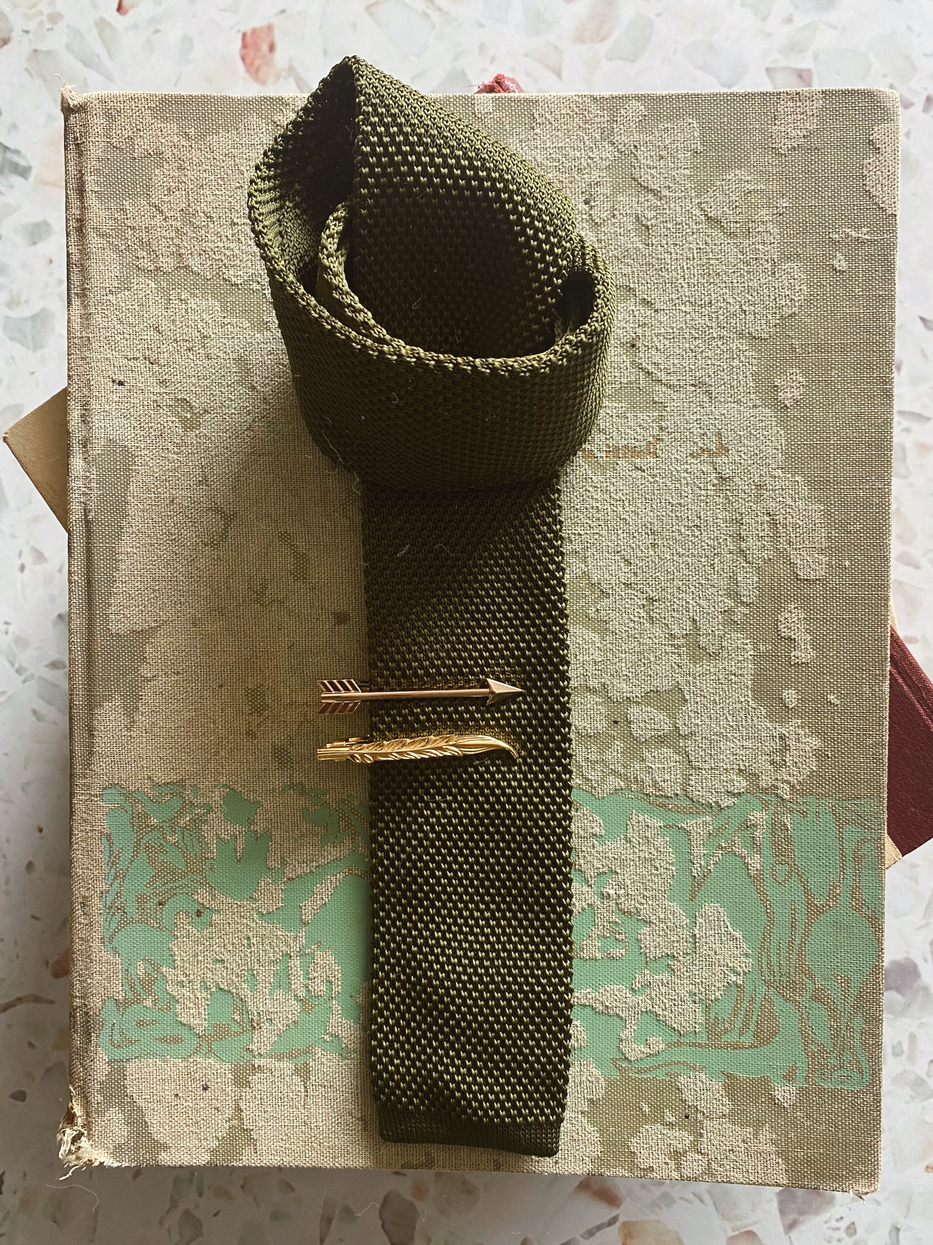OLIVE GREEN KNITTED SKINNY TIE