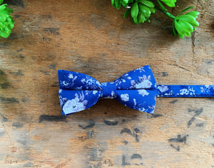 BLUE FLORAL BOW TIES