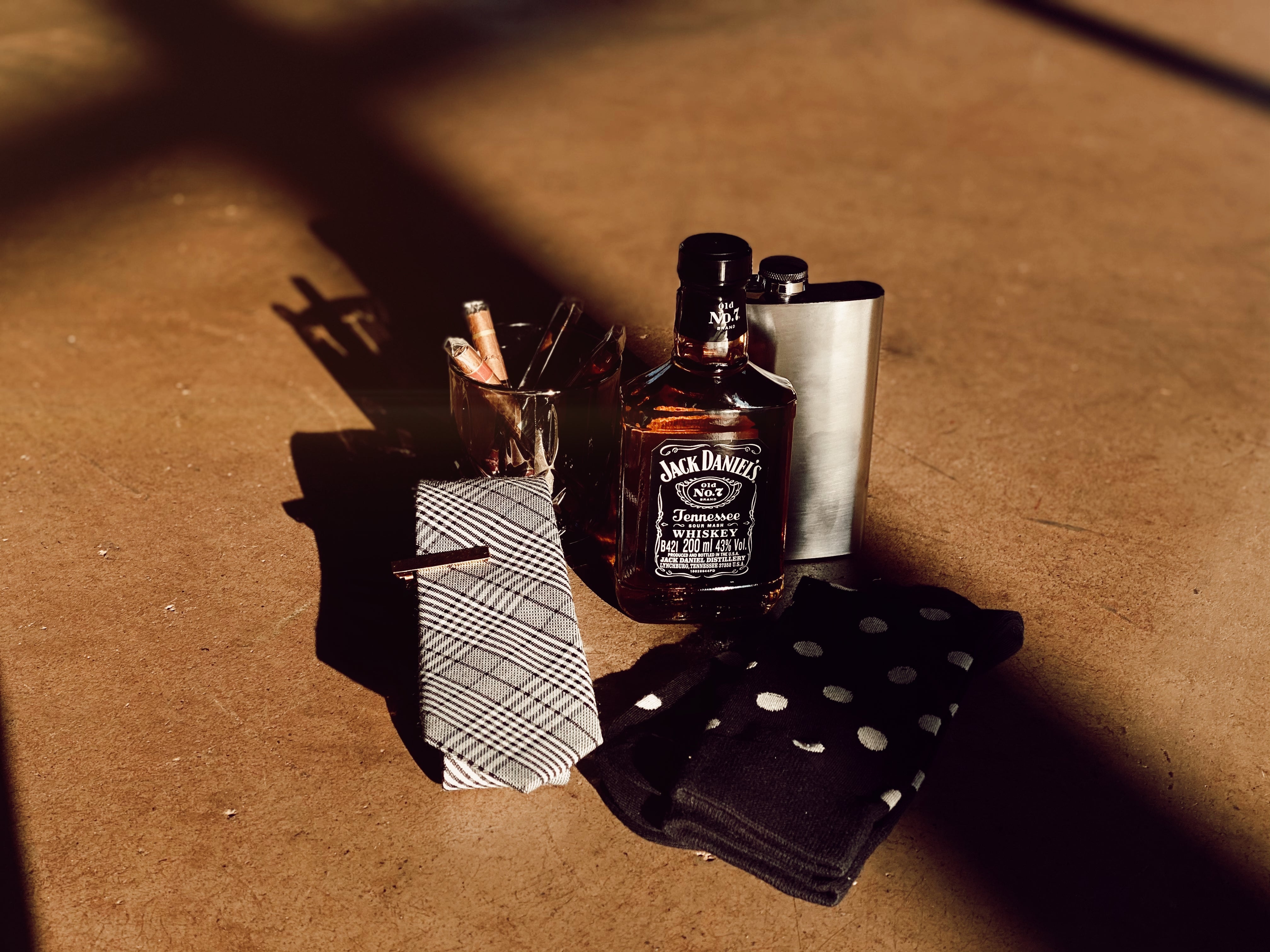 THE WHISKEY LOVER VALENTINES DAY GIFT BOX