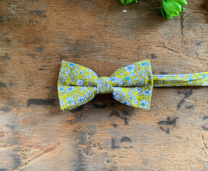 LIGHT GREEN FLORAL BOW TIES